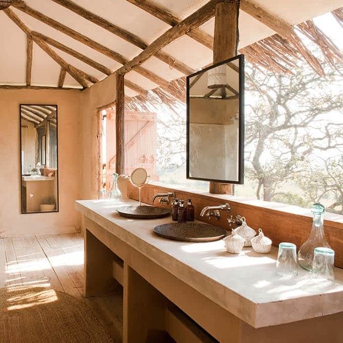 Bathroom at Nomad Lamai Serengeti in Serengeti National Park